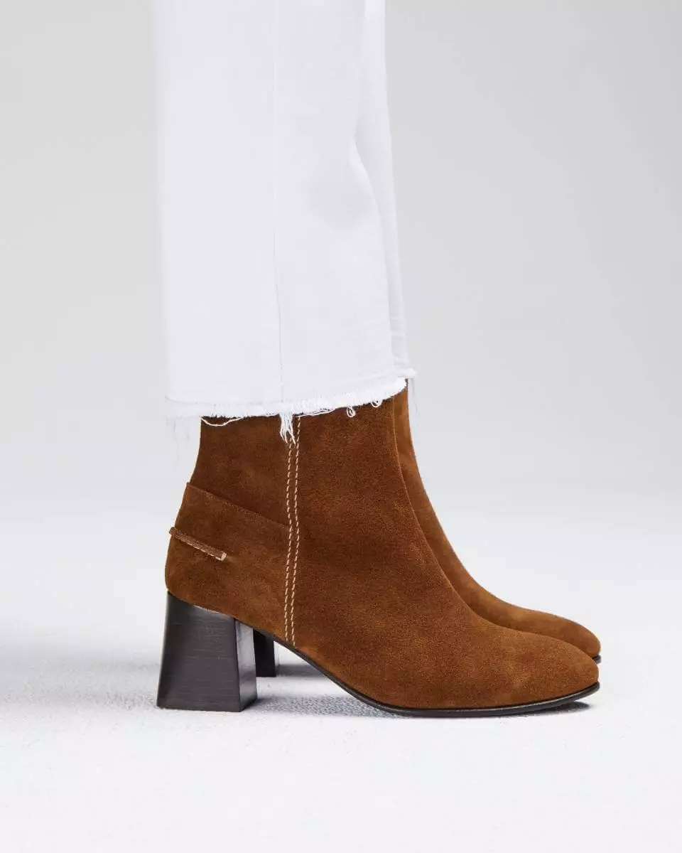 Bottines à talon en daim camel